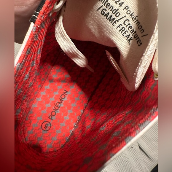 Pokémon shoes - Picture 3 of 8